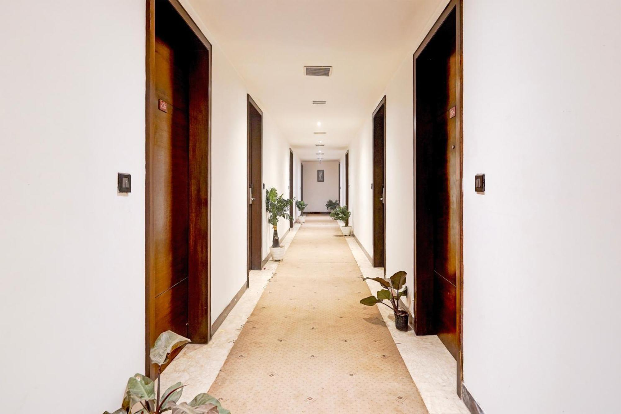 Townhouse Oak Agra Near Sultanganj Puliya Formerly Bb Grand Exterior foto